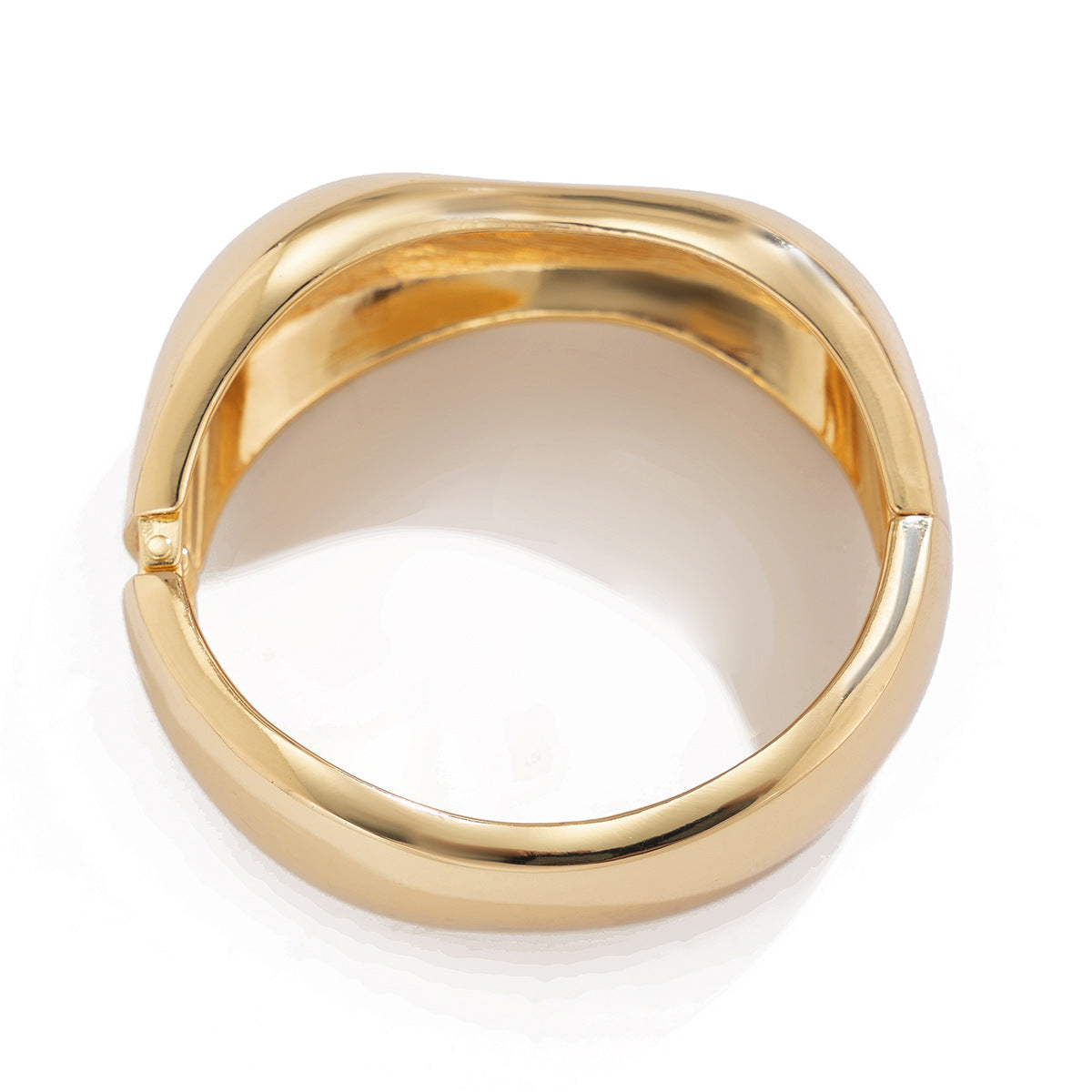 Fashionable Gold Bracelet — Trendy Everyday Accessory