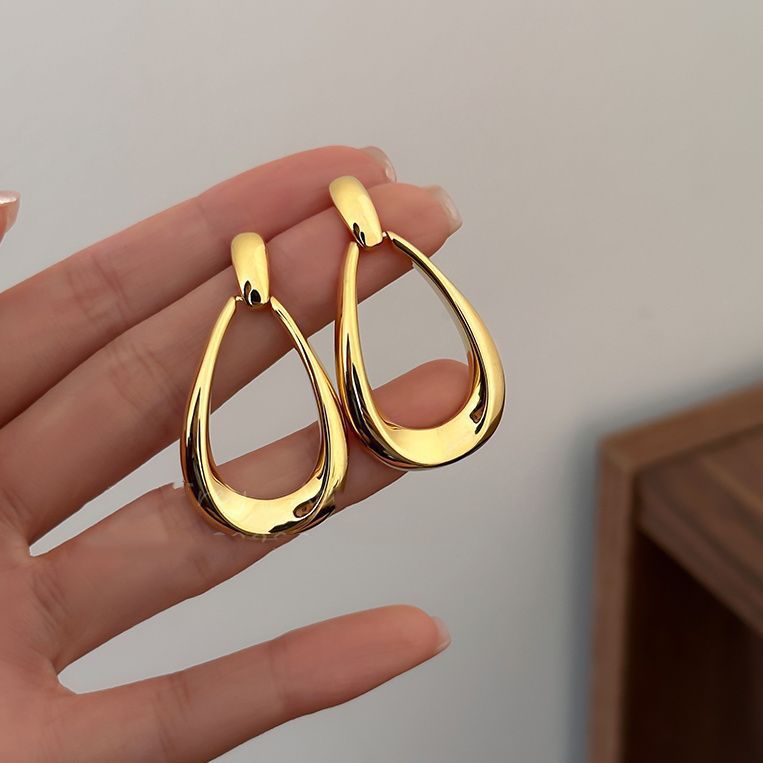 Gold Oval Earrings — Timeless & Versatile