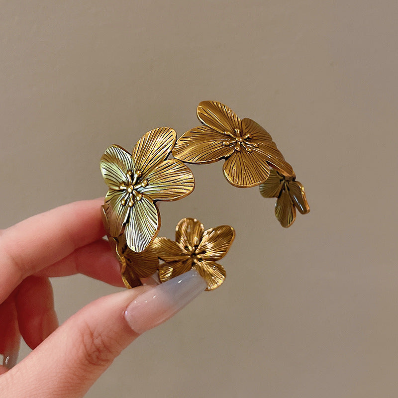 Antique Gold-Flower Bracelet — Romantic Vintage Style