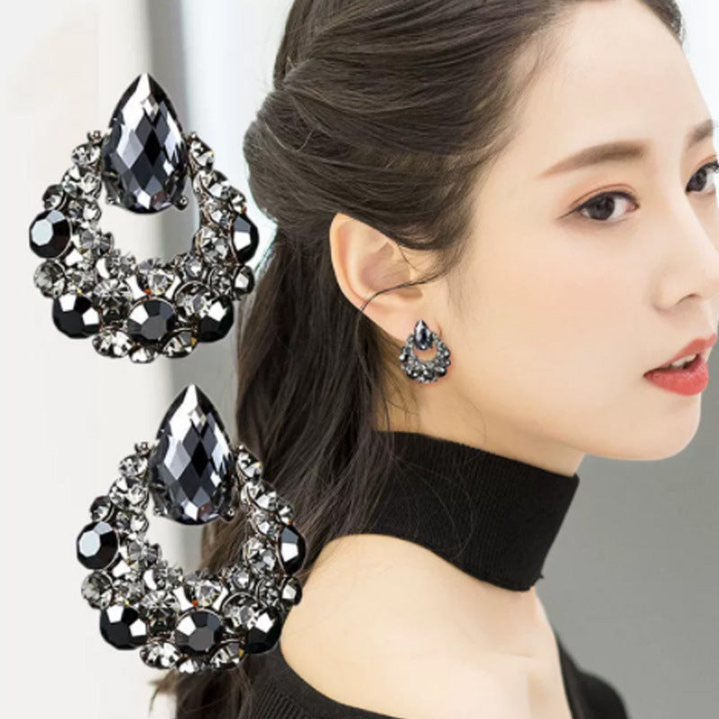 Retro All‑Match Black Earrings — Timeless Versatility