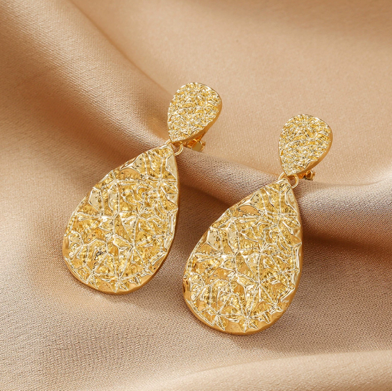 Clip‑On Vintage Wrinkle Earrings — Textured Elegance