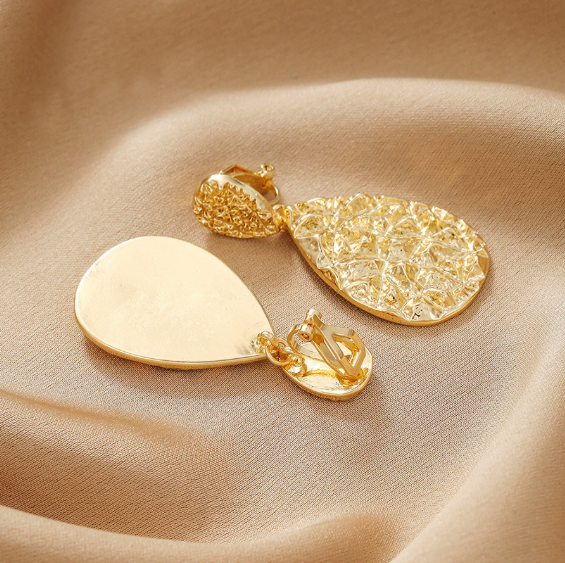 Clip‑On Vintage Wrinkle Earrings — Textured Elegance