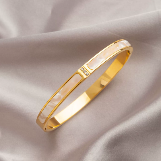 Gold Three Diamond Shell Bracelet — Chic Statement