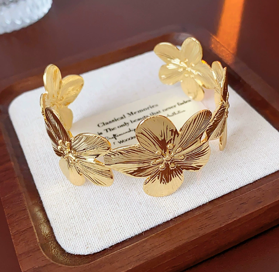 Antique Gold-Flower Bracelet — Romantic Vintage Style