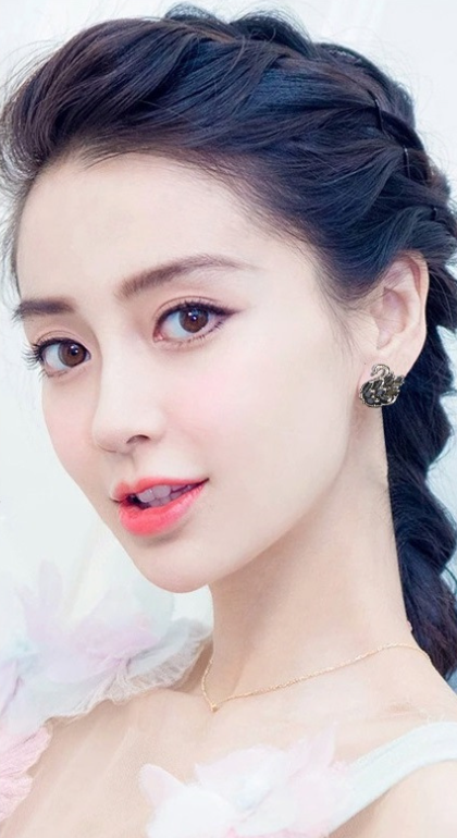 Black Swan Earrings — Sleek & Dramatic