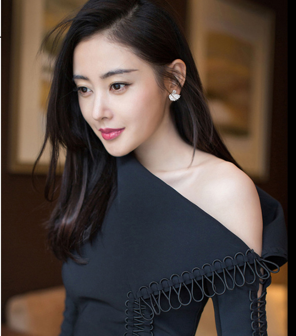 White Swan Earrings - Bold & Polished